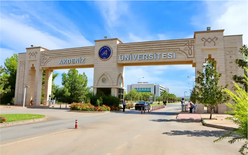 دانشگاه آکدنیز